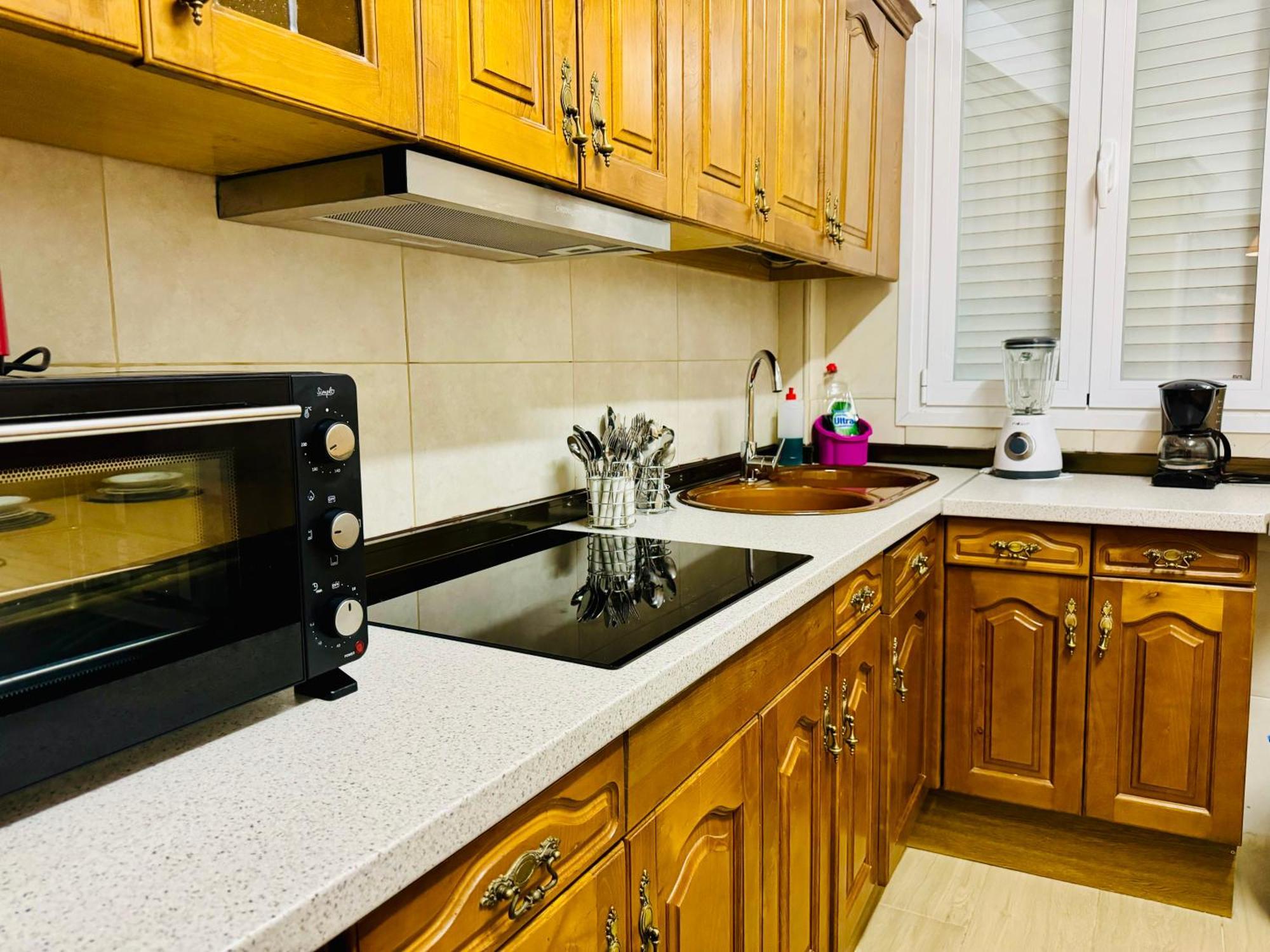 Pisos Familiares Barajas Apartment Madrid Bagian luar foto